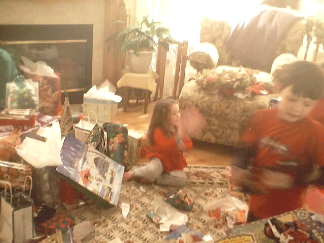 021225_mo_christmas_0061.jpg (88388 bytes)